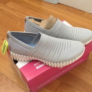 Sketchers Gowalk Smart size 8.5 Gray Sneakers